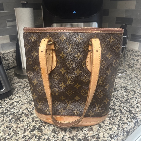 Authentic Louis Vuitton bucket bag - Picture 1 of 9